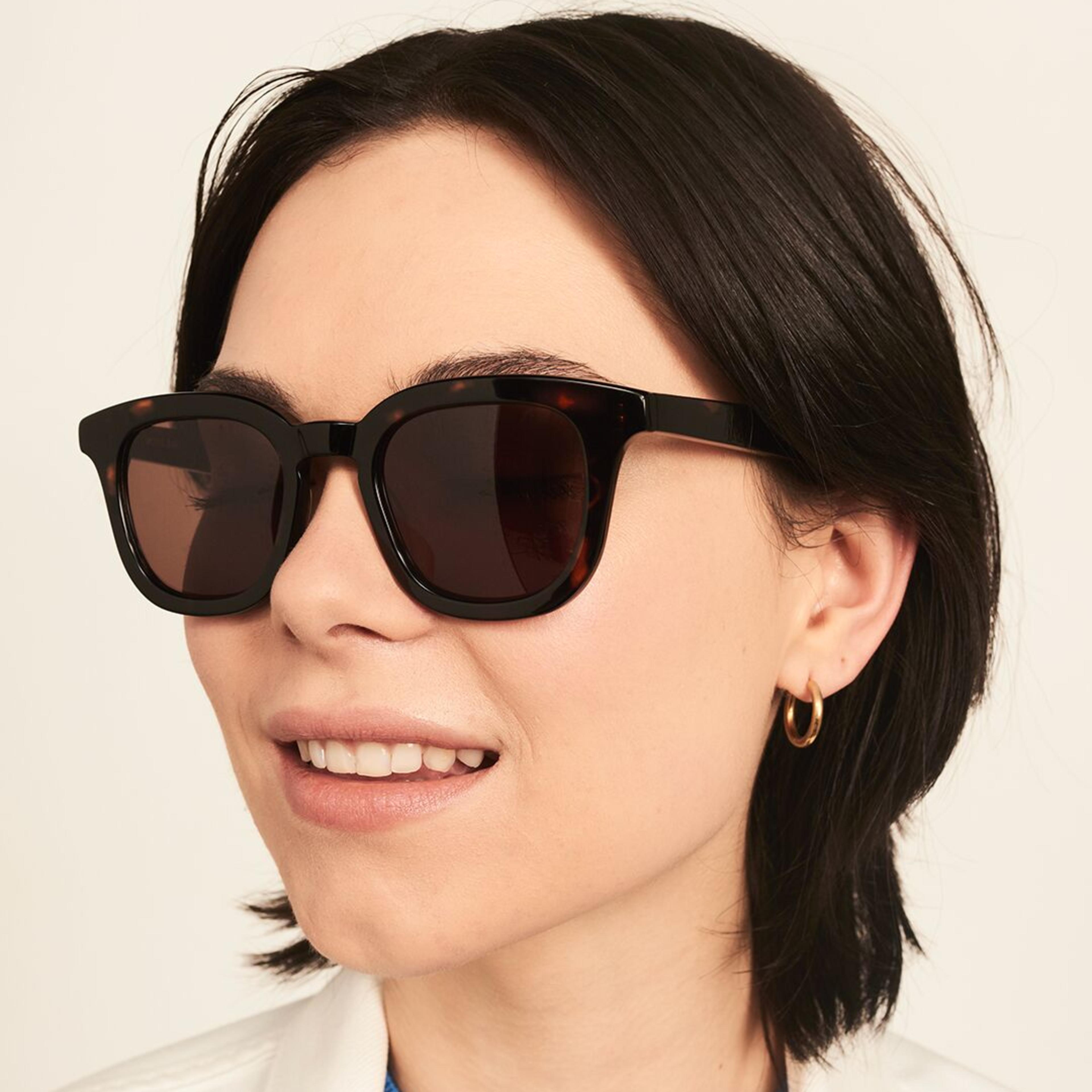 Ace & Tate Solaires | carrée Acétate in tortoise