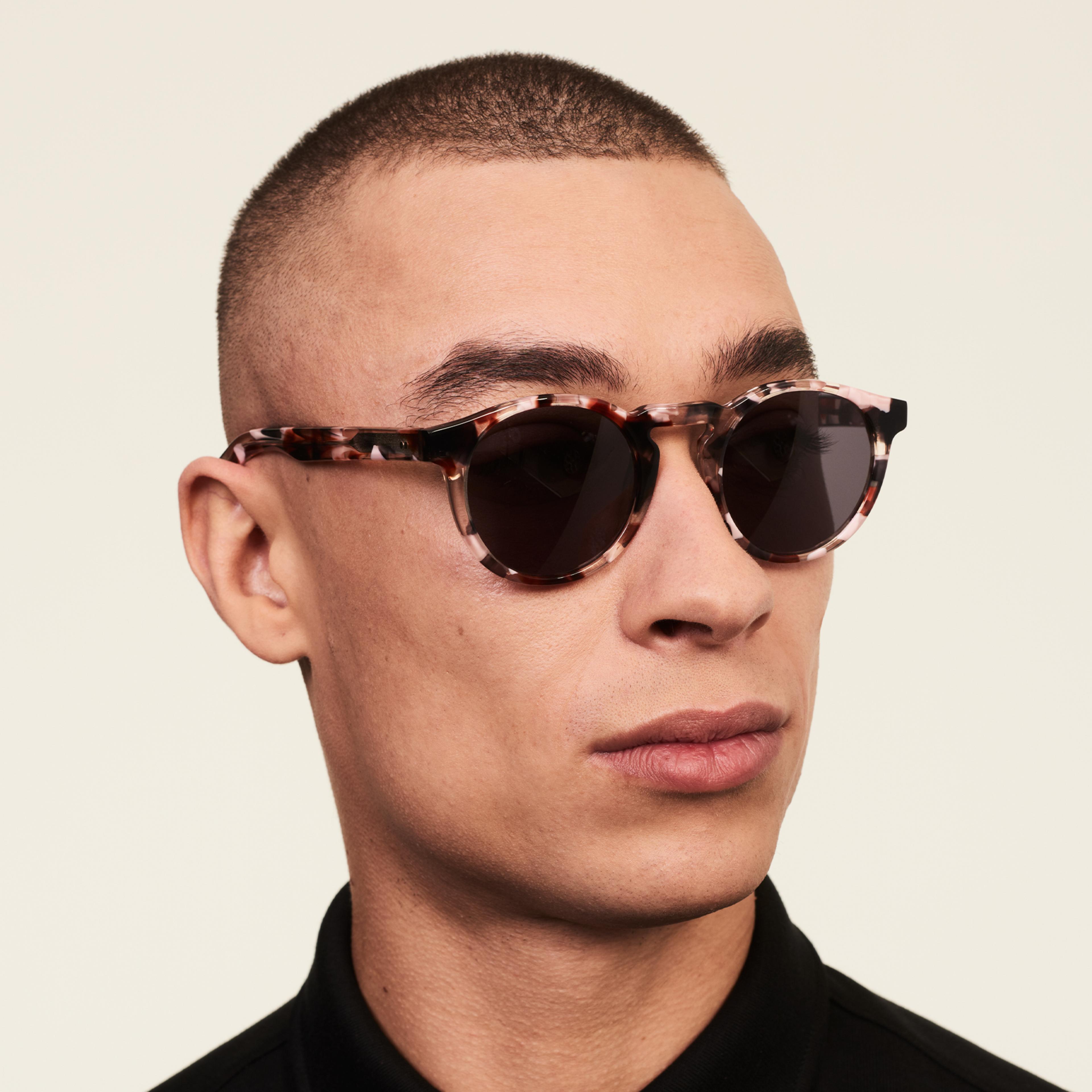 Ace & Tate Solaires | ronde Bio-acétate in Gris, Violet, Rouge