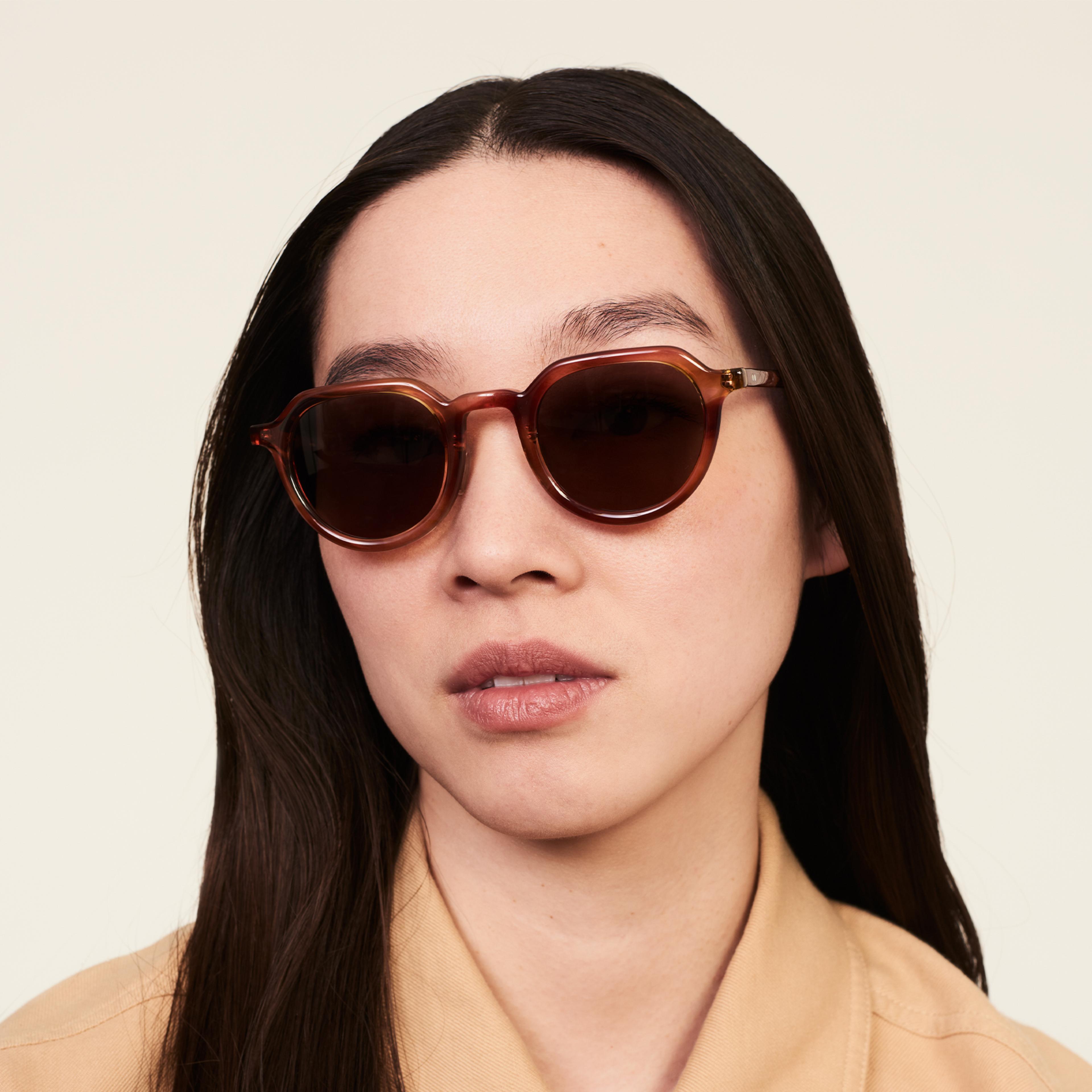Ace & Tate Solaires | ronde Bio-acétate in Marron, Rouge