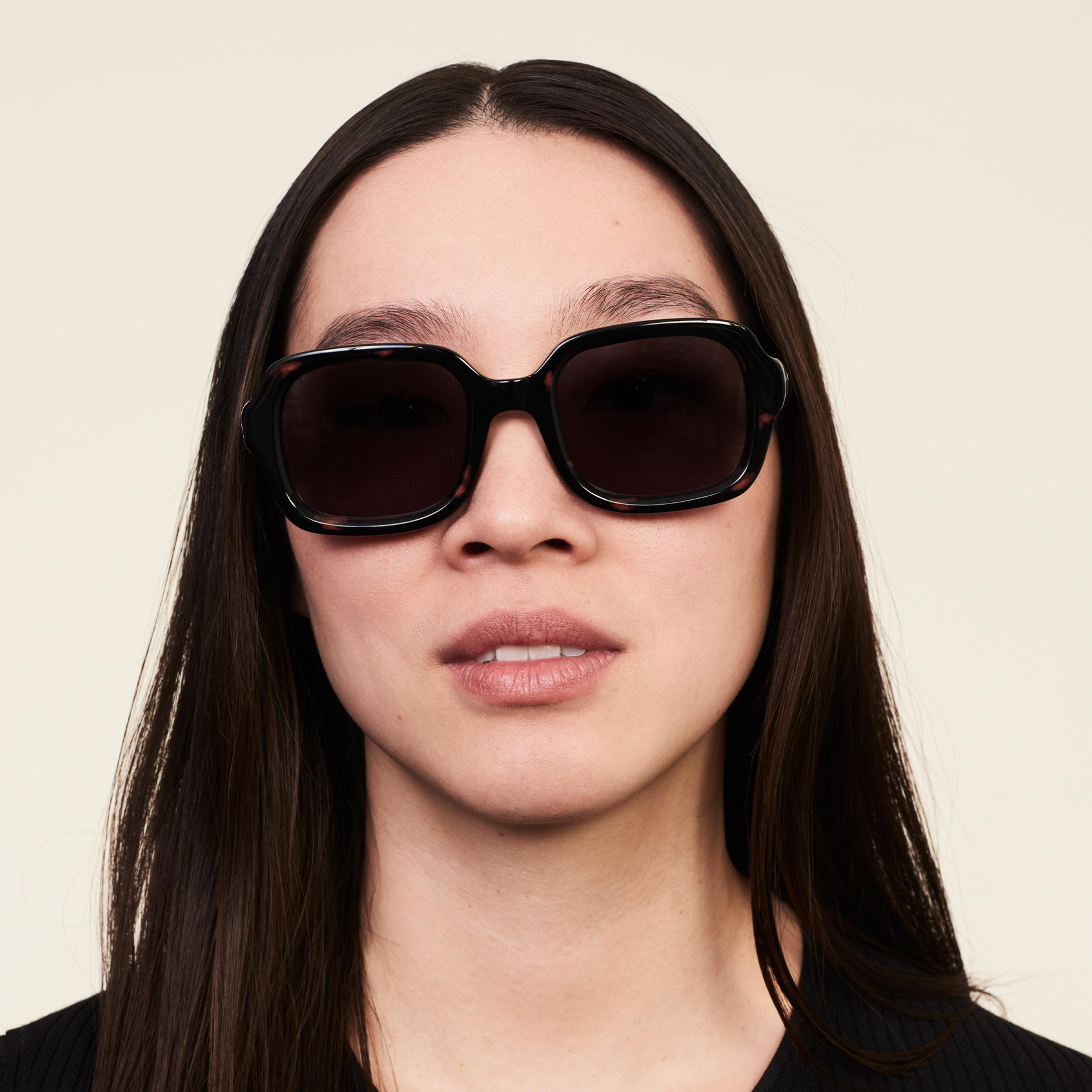 Ace & Tate Solaires | Carrée Acétate in tortoise