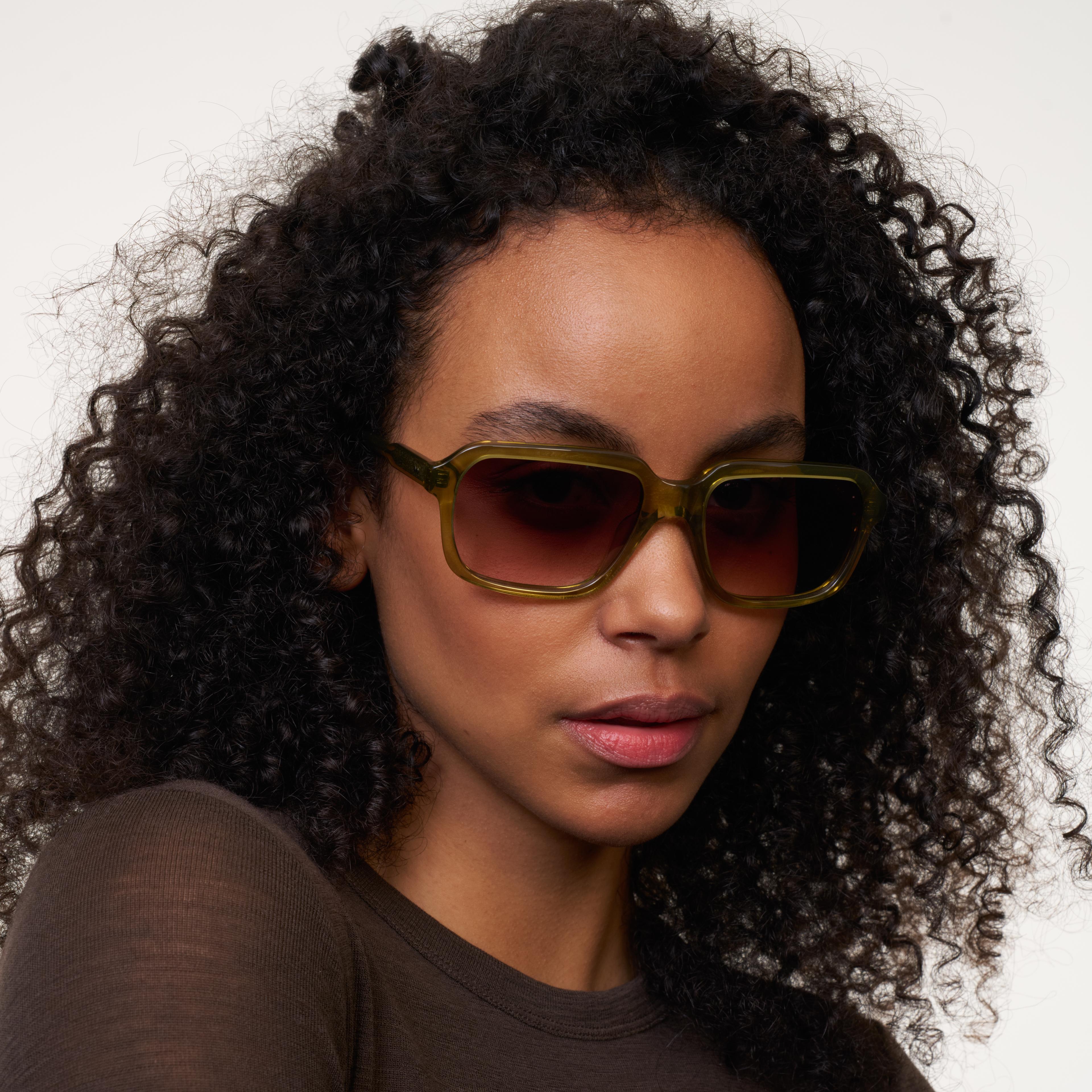 Ace & Tate Sonnenbrillen | Quadratisch Acetat in Beige, Grün, Grau