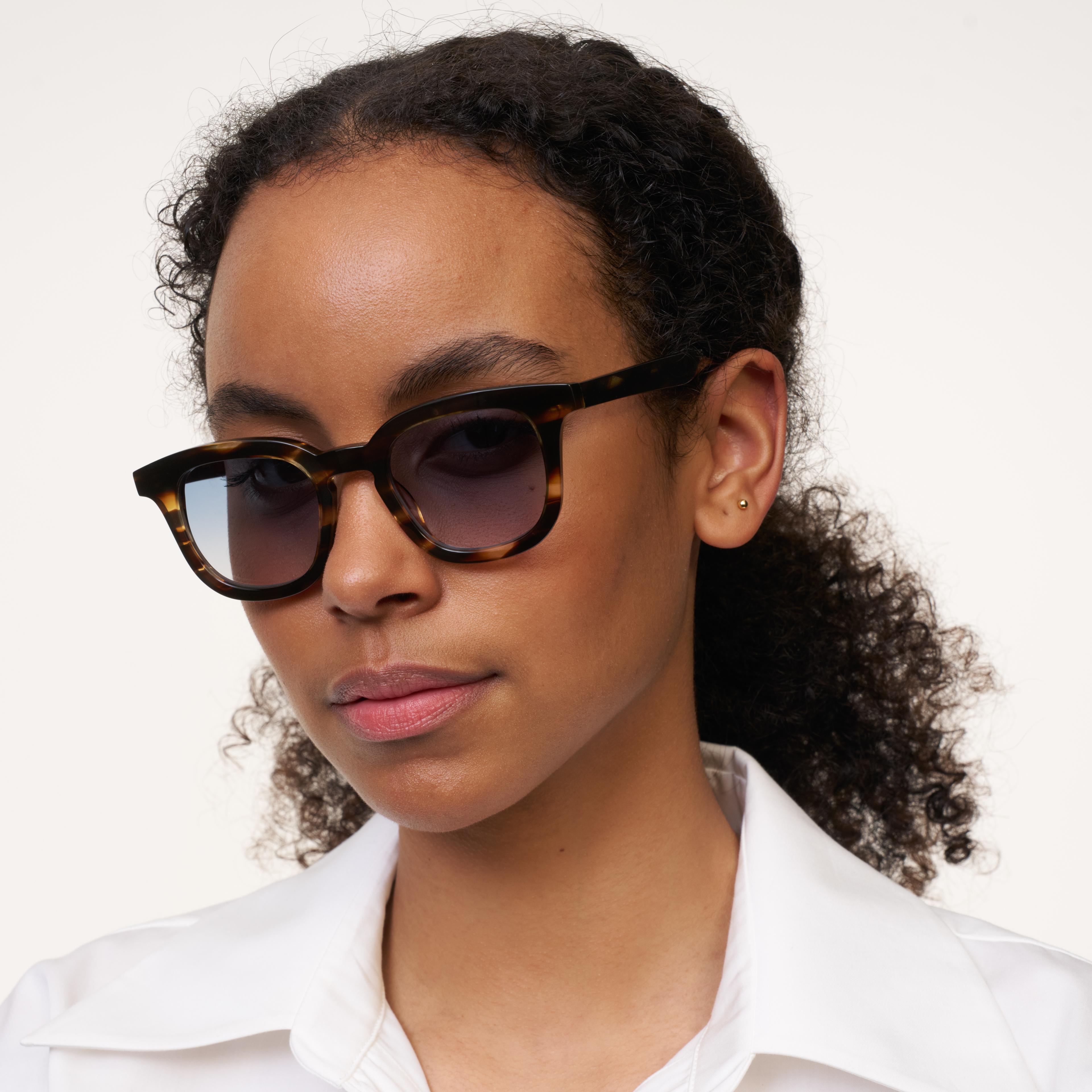 Ace & Tate Sonnenbrillen | Quadratisch Acetat in Braun, Orange