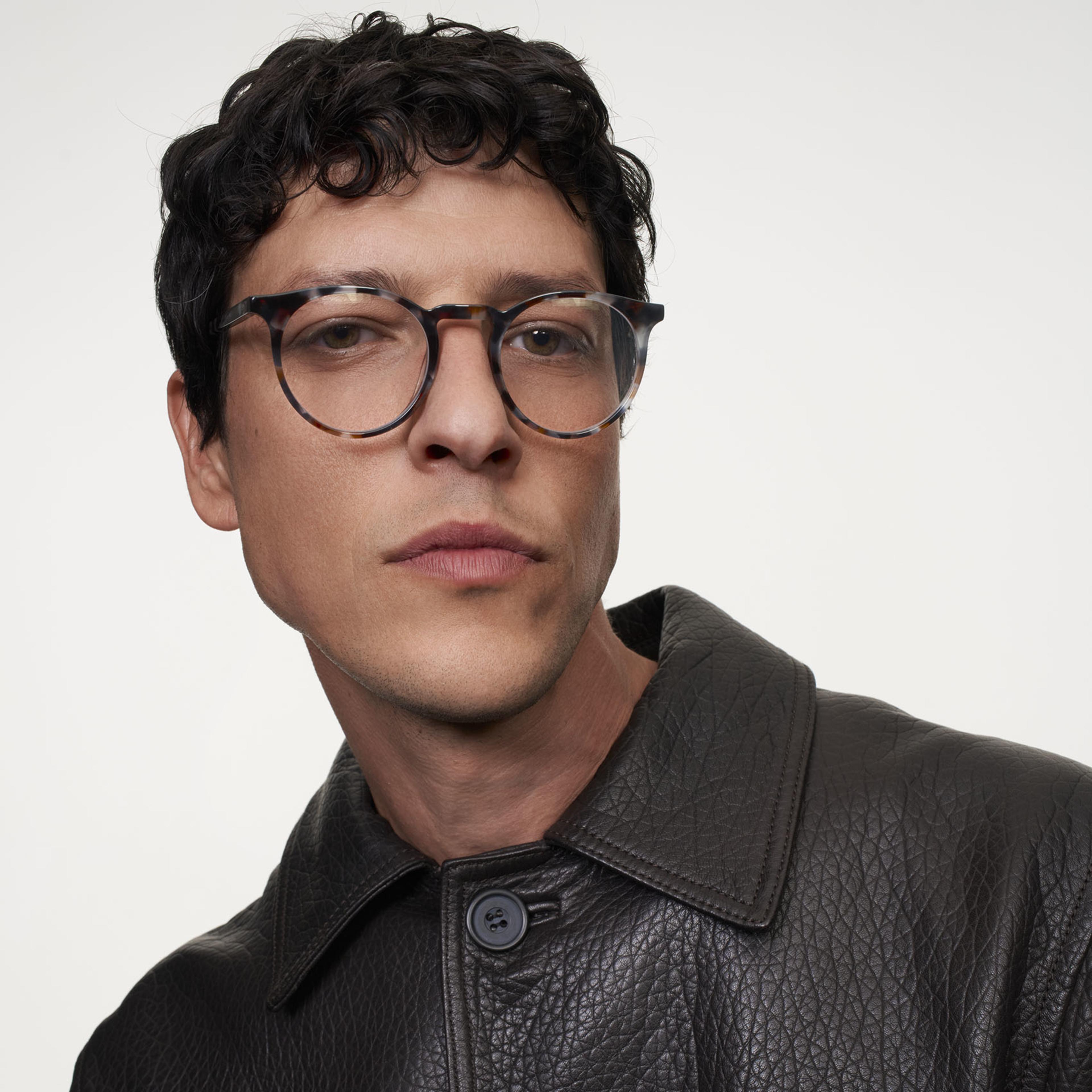 Ace & Tate Brillen | Rund Acetat in Blau, Grau, Rot