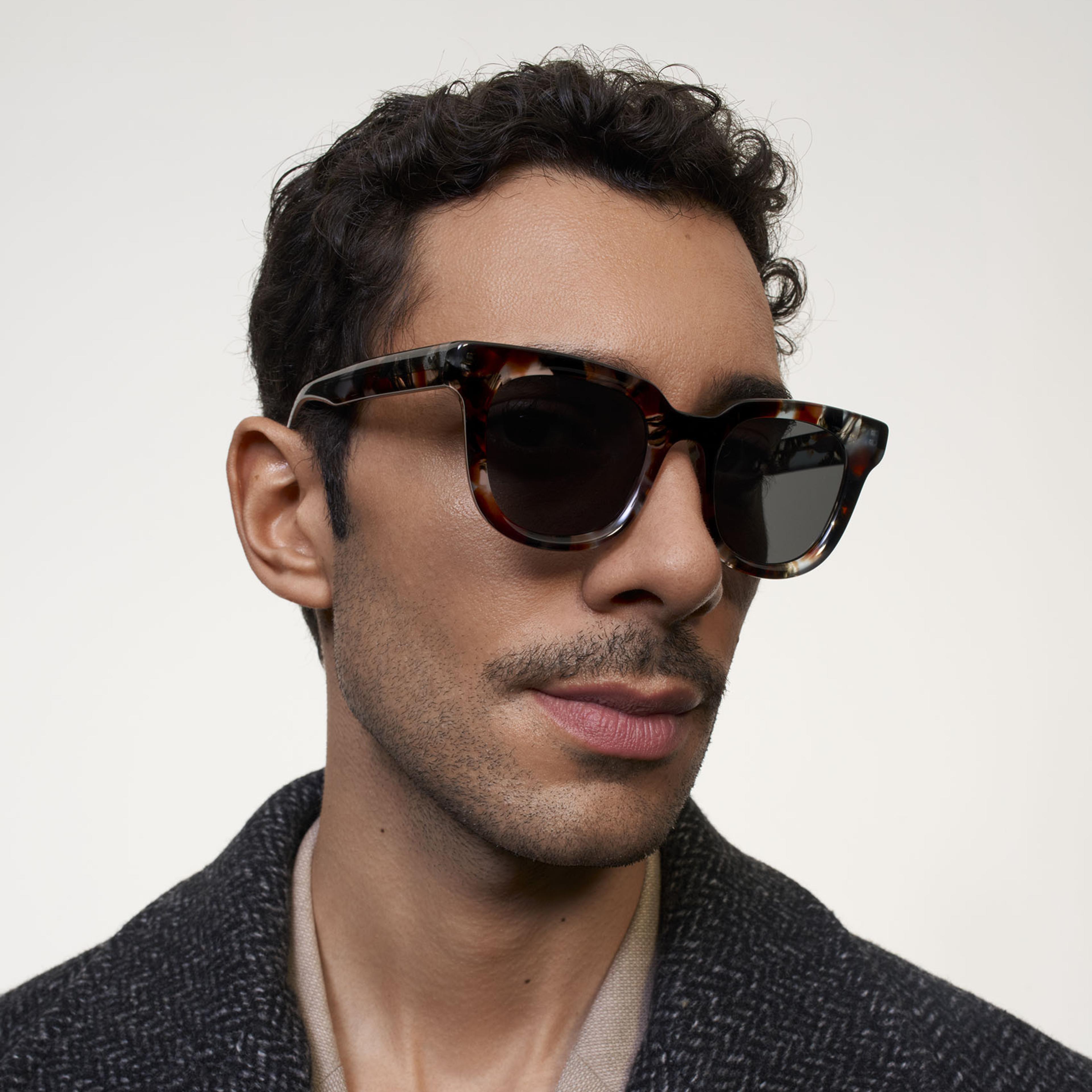Ace & Tate Sonnenbrillen | Rund Acetat in Schwarz, Blau, Braun