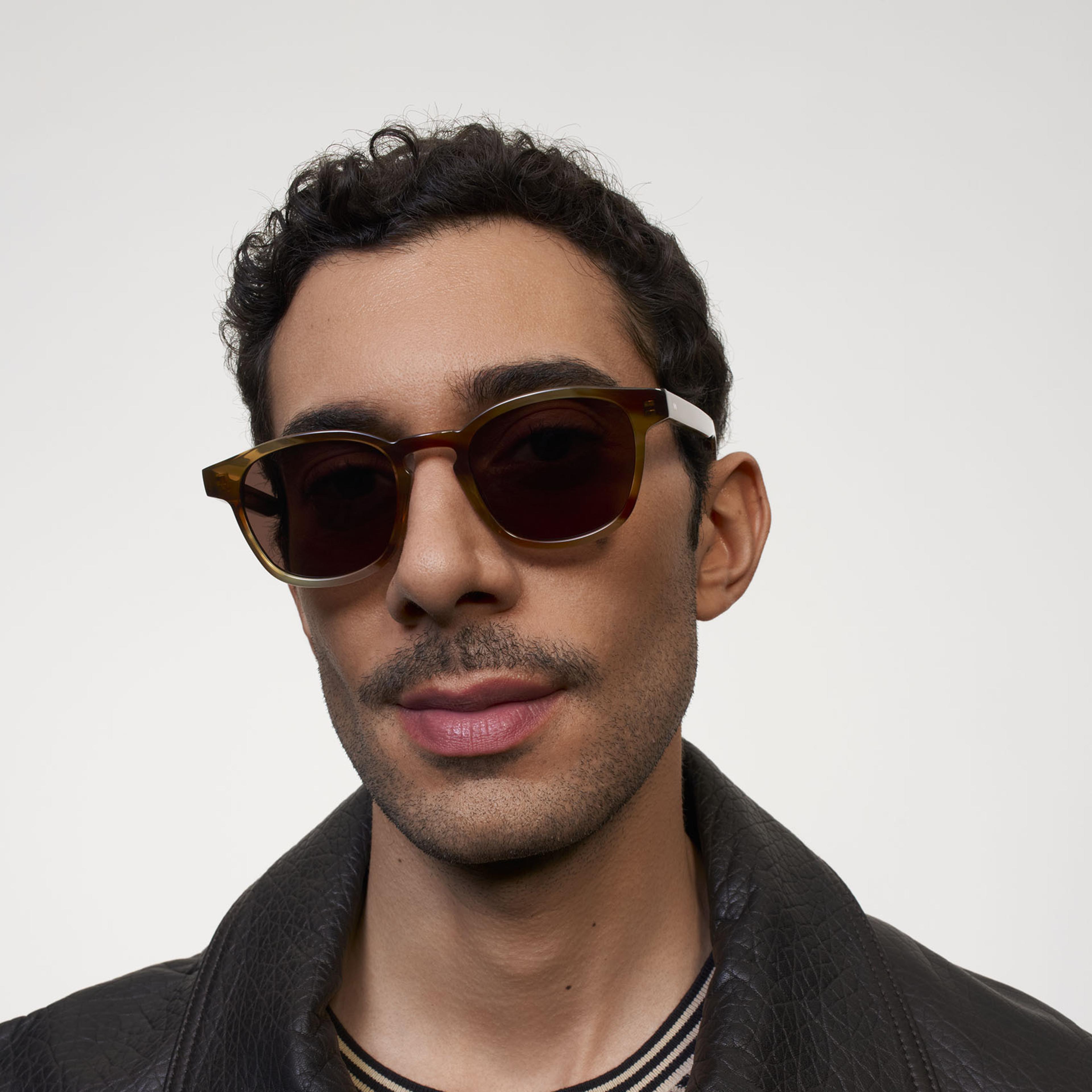 Ace & Tate Sonnenbrillen | Quadratisch Acetat in Orange, Gelb, Braun, Grün