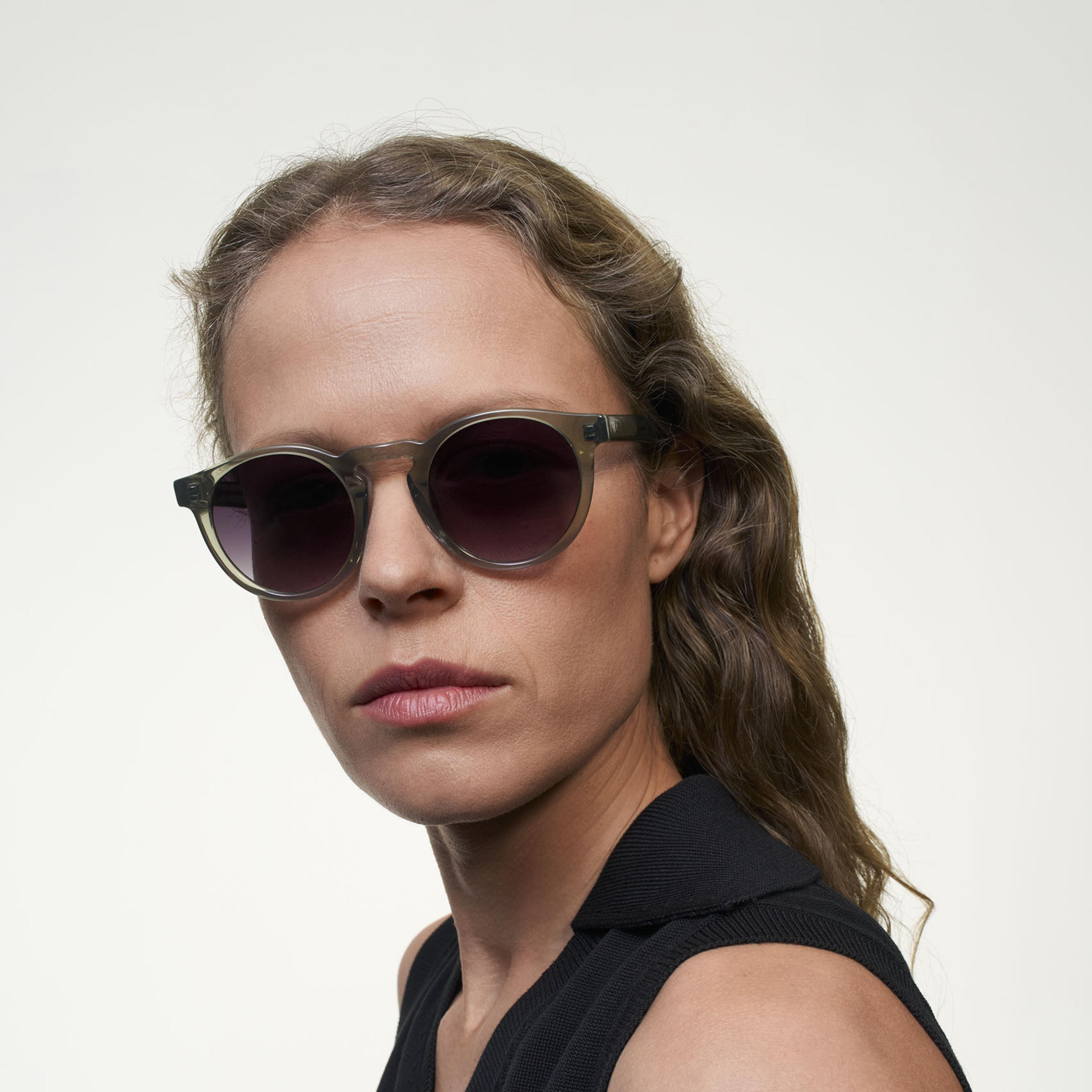 Ace & Tate Benjamin in Ghost Whisper Ace & Tate Sunglasses | Round Acetate in Blue