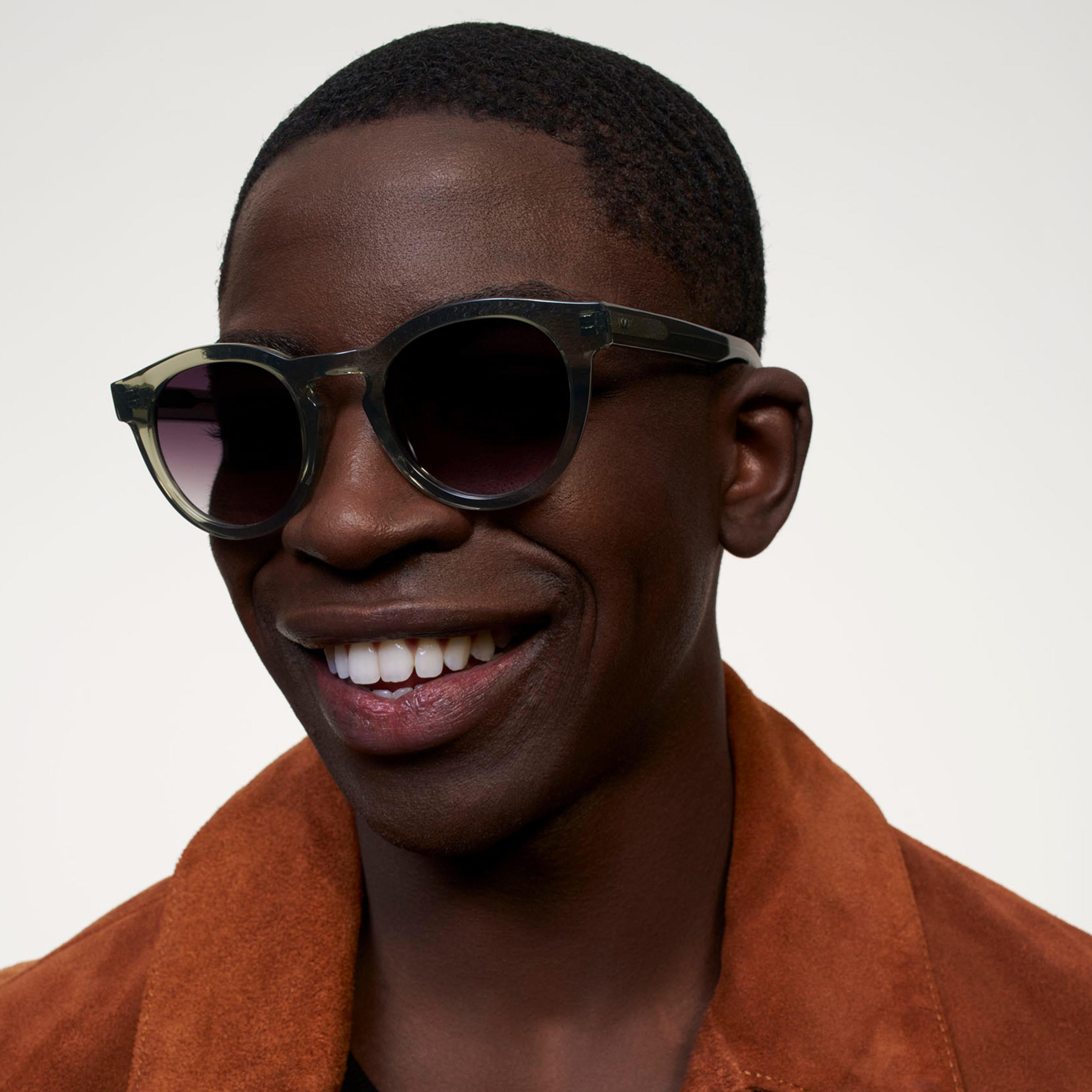 Ace & Tate Byron in Ghost Whisper Ace & Tate Sunglasses | Round Acetate in Blue