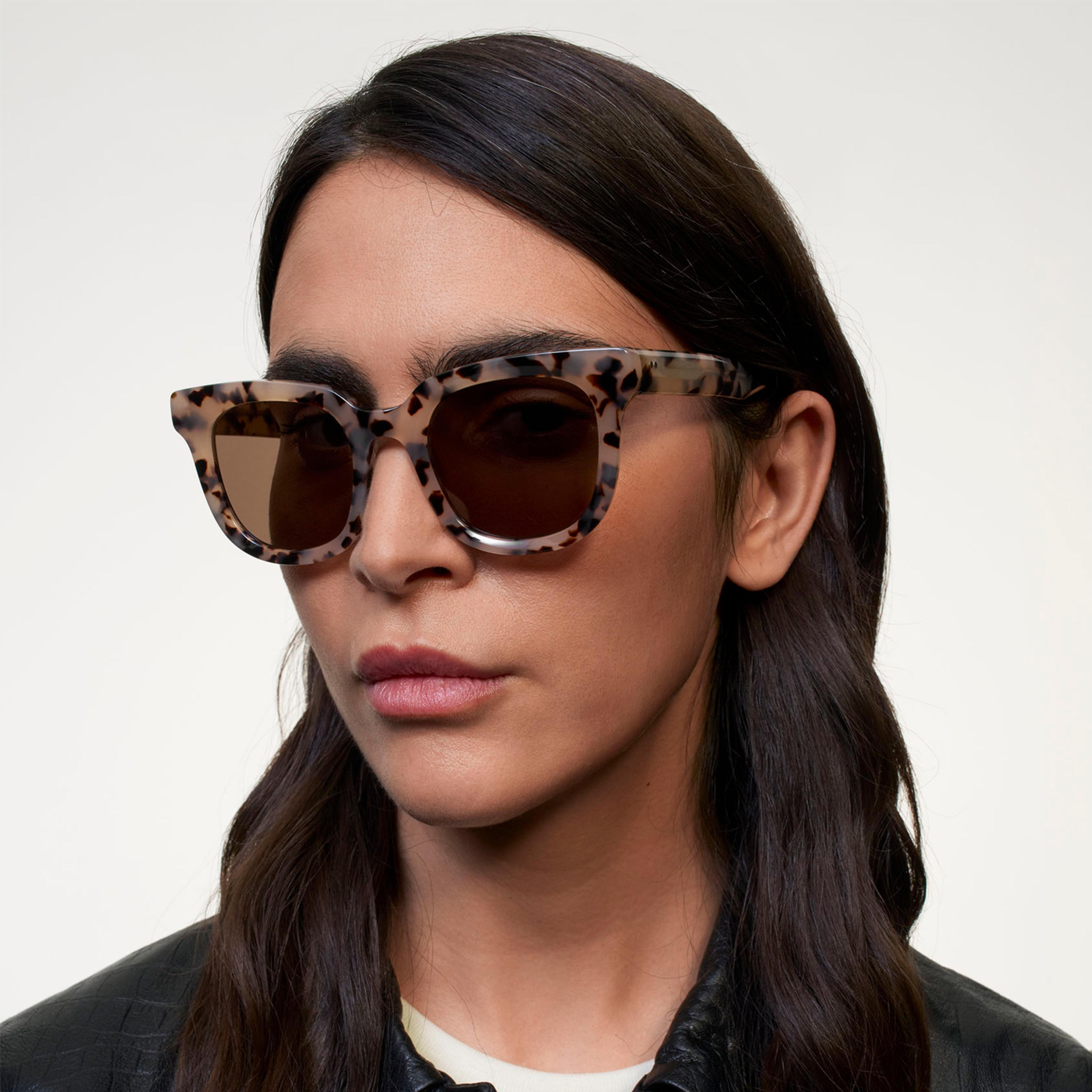 Ace & Tate Eleanor in Space Ace & Tate Sunglasses | Round Acetate in Beige, Brown