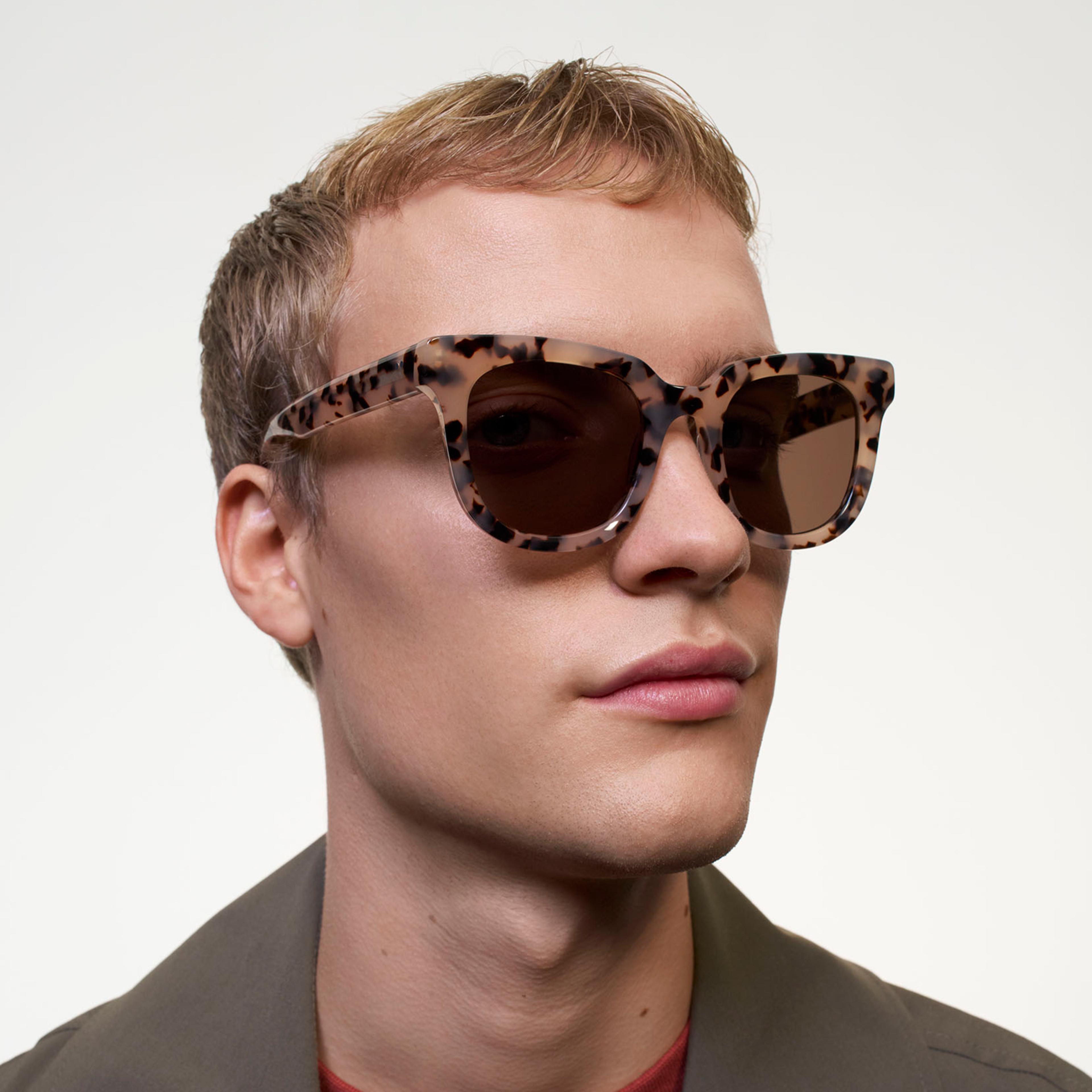 Ace & Tate Eleanor in Space Ace & Tate Sunglasses | Round Acetate in Beige, Brown