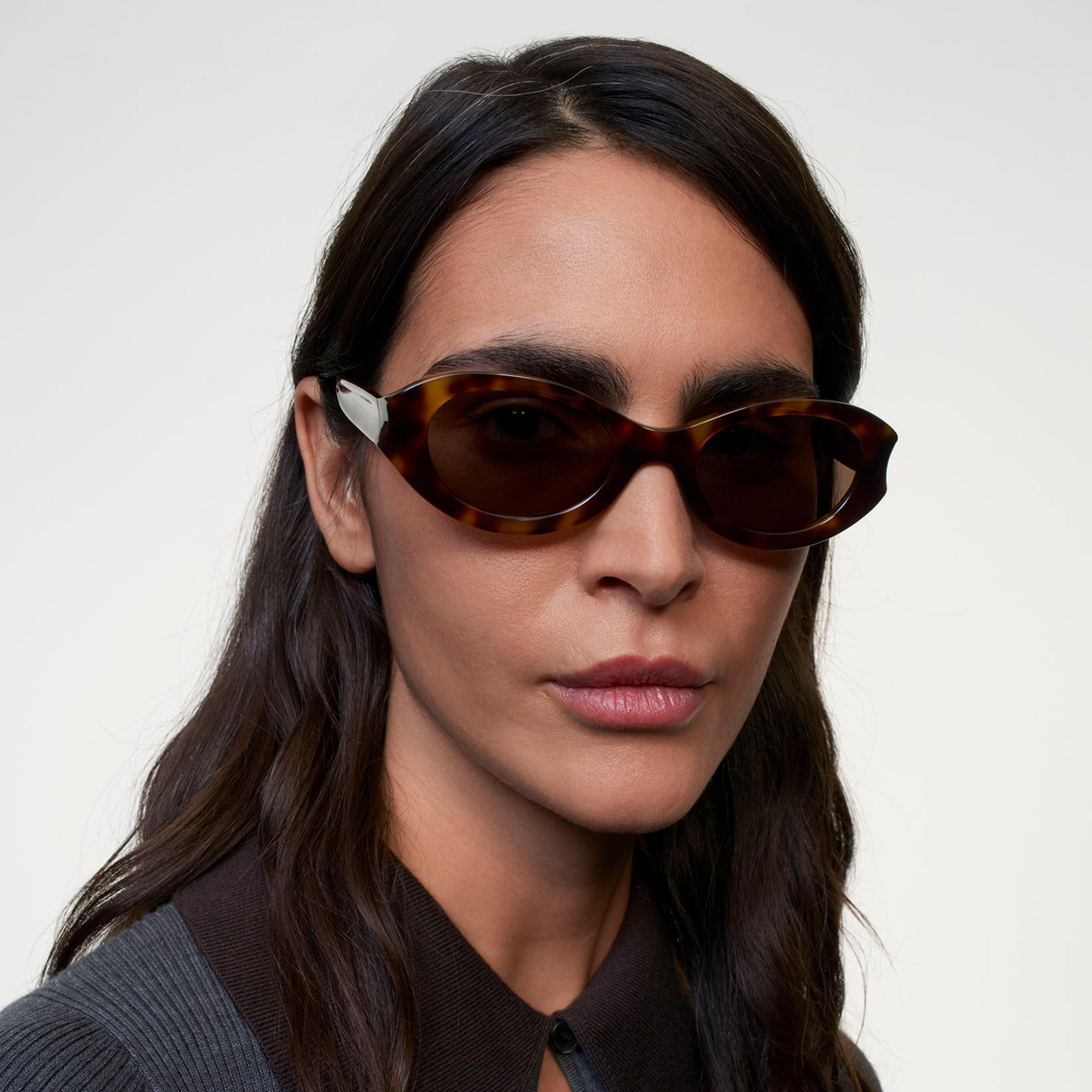 Ace & Tate Naaz in Americano Ace & Tate Sunglasses | Oval Acetate in Black, Brown