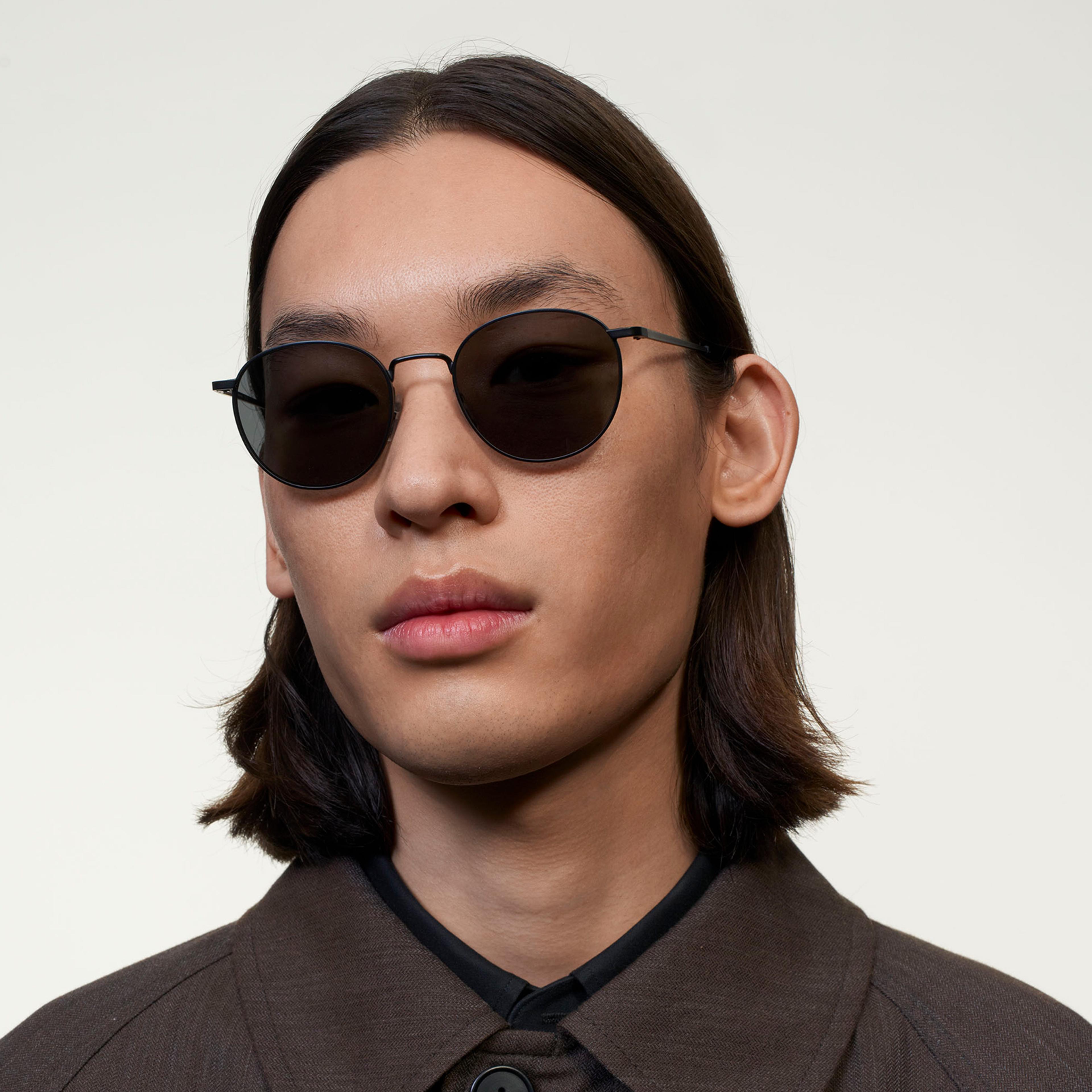 Ace & Tate Neil Large in Matte Black Ace & Tate Sunglasses | Round Metal in Black