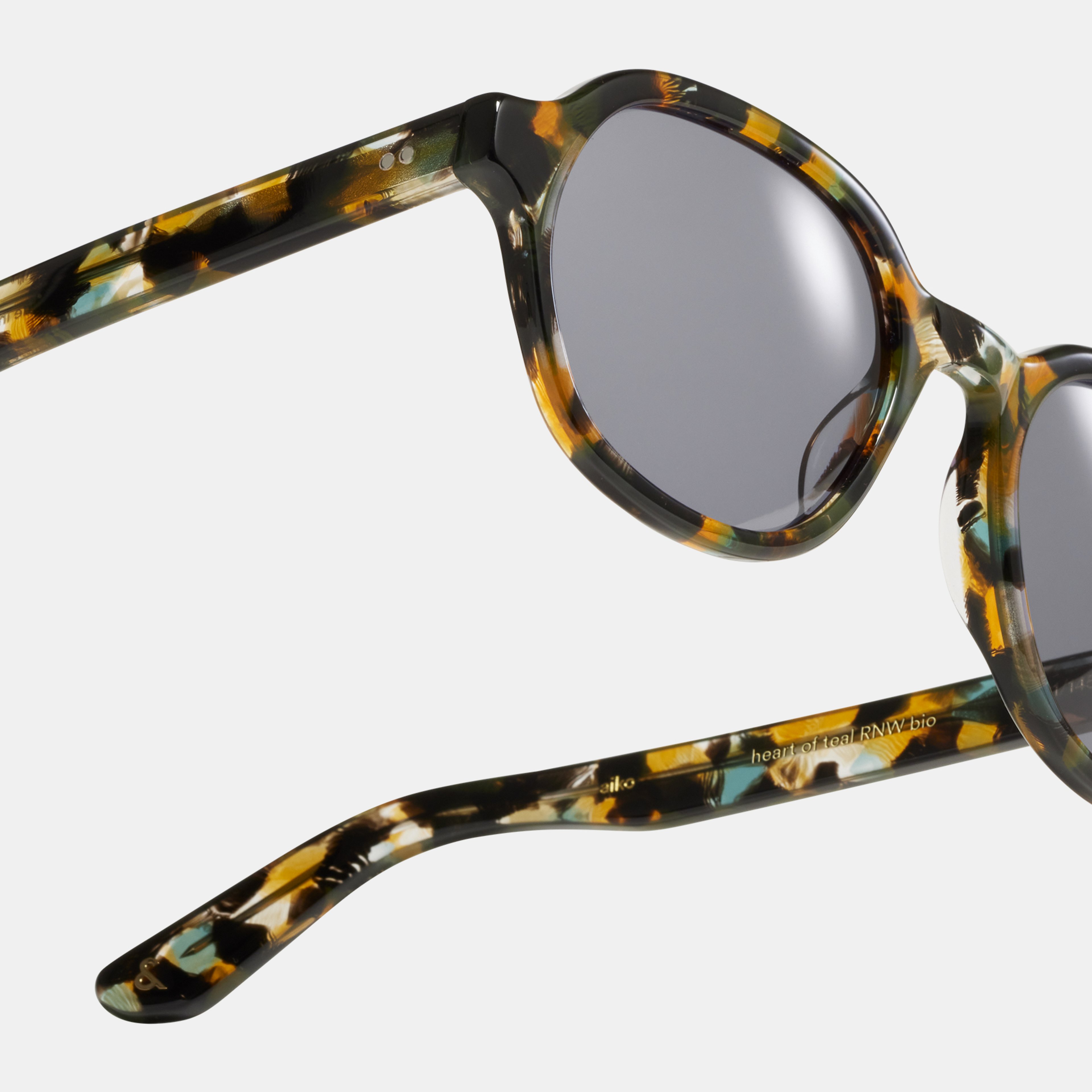 Ace & Tate Sunglasses | oval Renew bio acetate in Black, Blue, Yellow