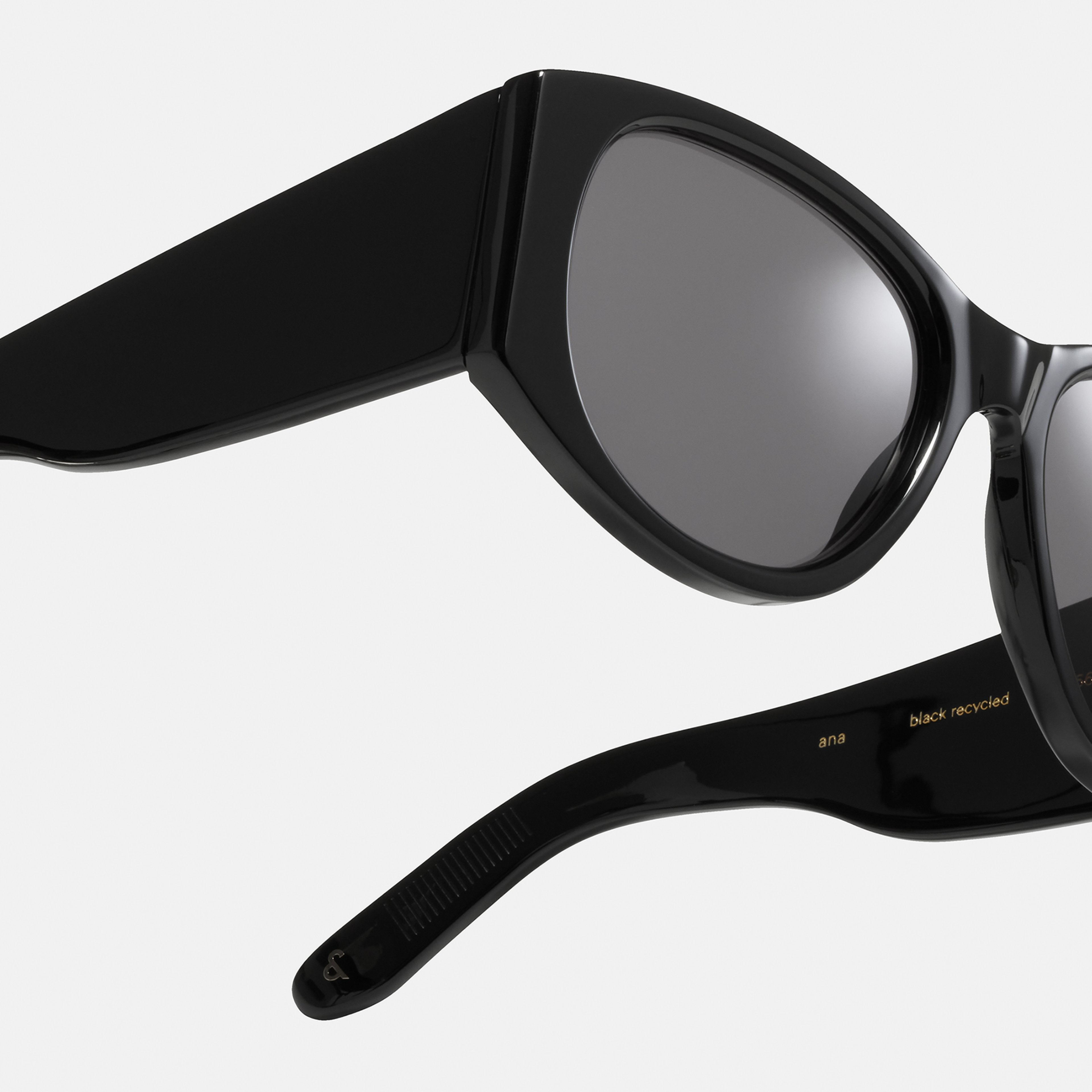 Ace & Tate Sunglasses | Round Recycled in Black