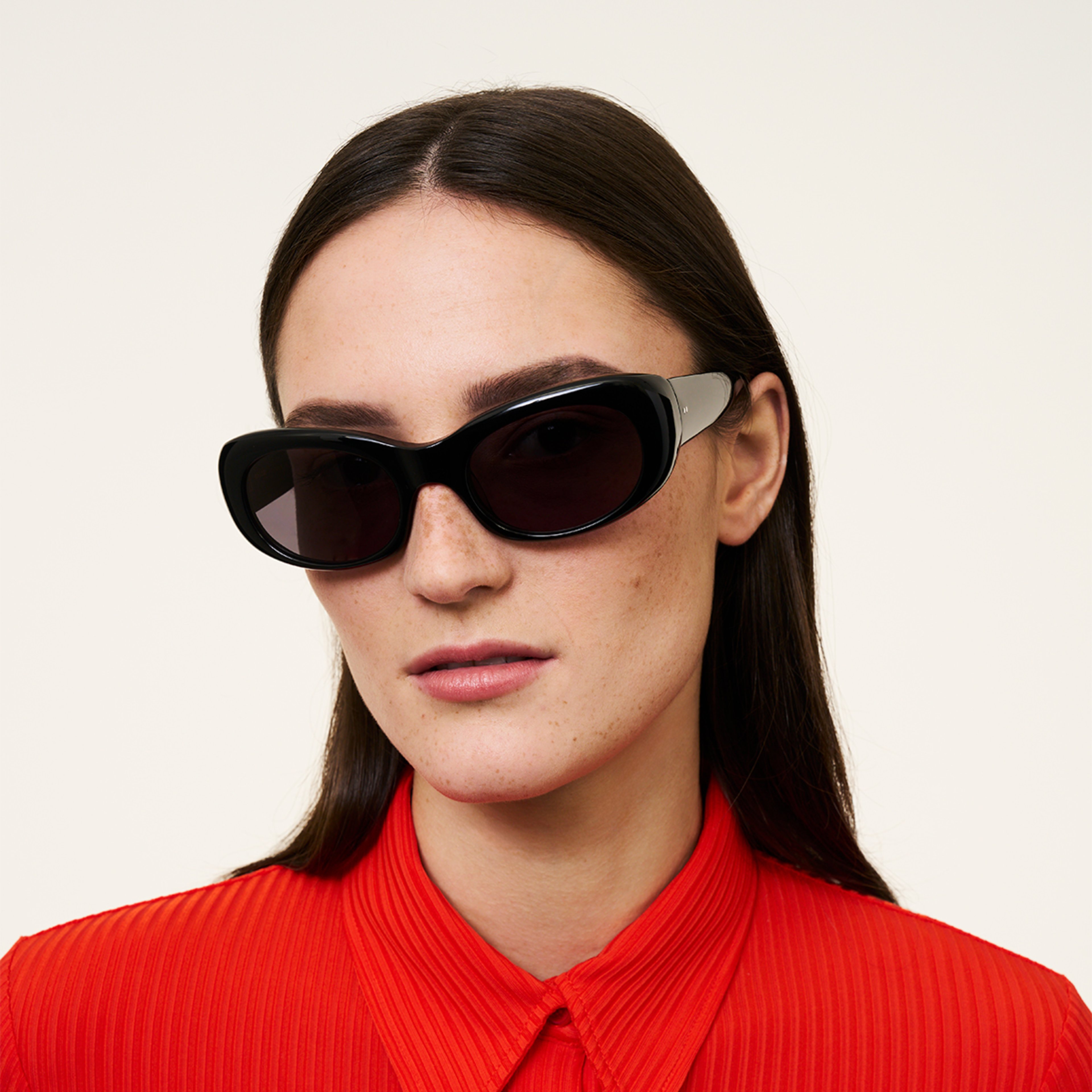 Ace & Tate Solaires | oval recyclé in Noir