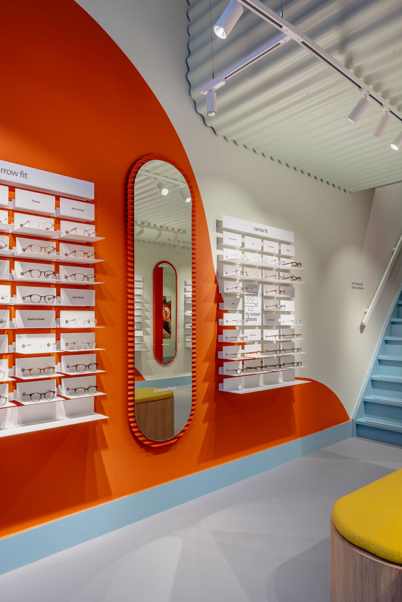 Showing interior of Ace & Tate Nieuwe Spiegelstraat store in, Países Bajos, Amsterdam, Centro